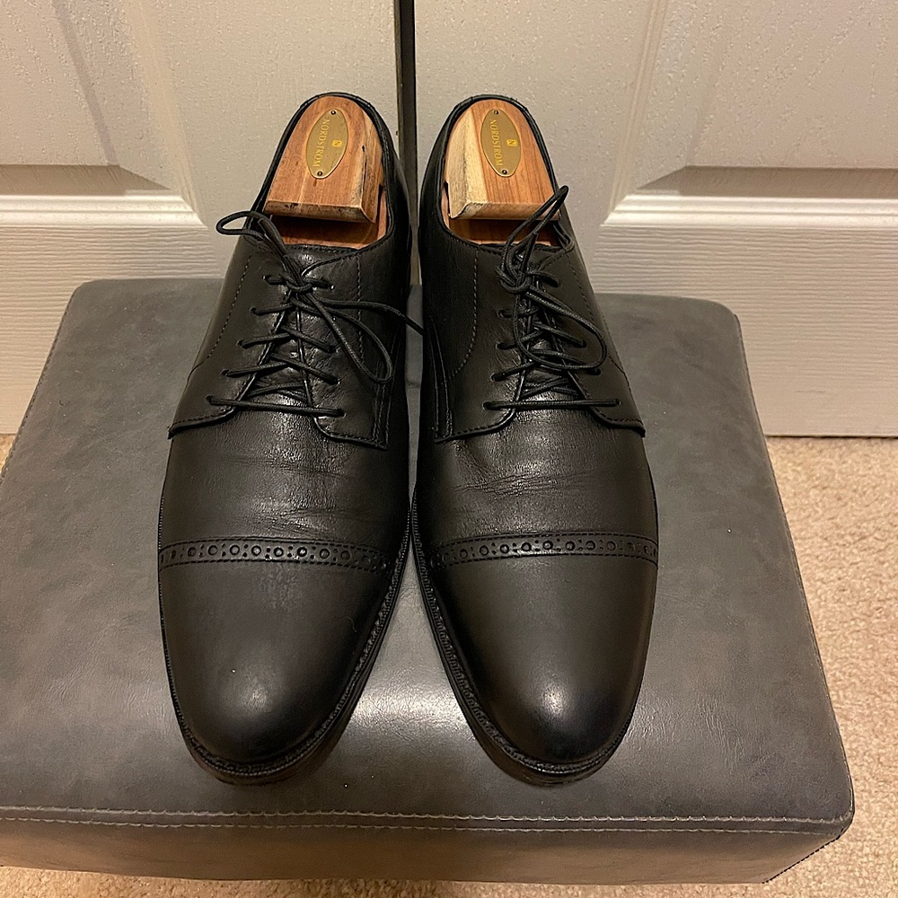 Men black cap toe dress shoes
